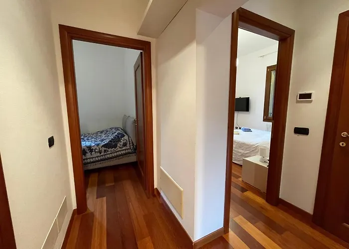 -piazza Mazzini- 120 Mq - 2 - 2 Bagni E Garage Apartment *