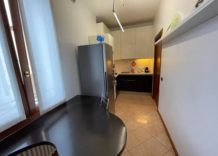 -piazza Mazzini- 120 Mq - 2 - 2 Bagni E Garage Apartment