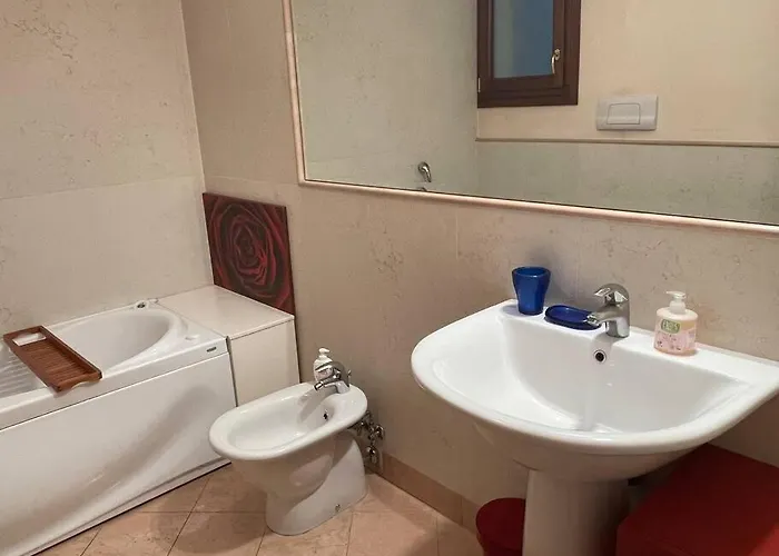 -piazza Mazzini- 120 Mq - 2 - 2 Bagni E Garage Apartment *