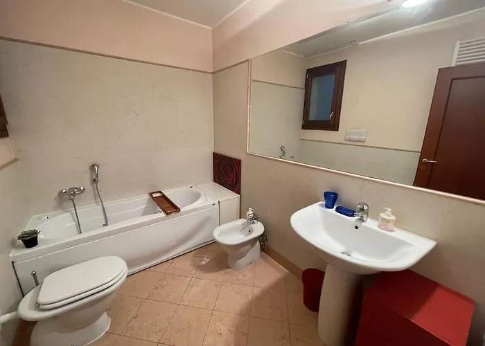 -piazza Mazzini- 120 Mq - 2 - 2 Bagni E Garage Apartment